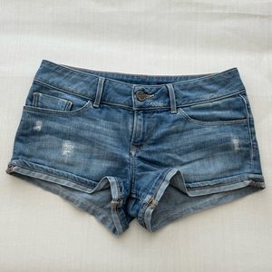 GUC Black Orchid Jean Shorts, Size 27, Relaxed Fit, TTS, Low Rise & Medium Wash